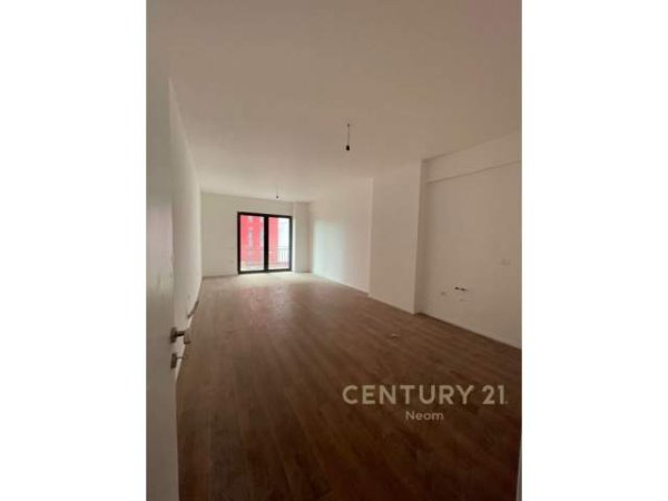 Tirane, jepet me qera zyre Kati 4, 105 m² 500 Euro (Rruga e Dibres)