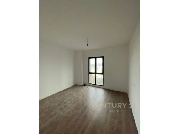 Tirane, jepet me qera apartament 2+1+BLK 105 m² 500 Euro (Kompleksi Arlis, Rruga e Dibrës)