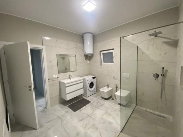 Tirane, jepet me qera shtepi 2+1+A+BLK Kati 1, 90 m² 1.000 Euro (Vilat Gjermane)
