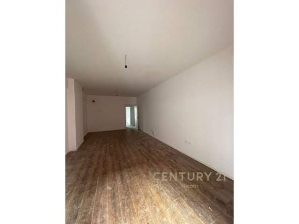 Tirane, jepet me qera apartament 2+1+BLK 105 m² 500 Euro (Kompleksi Arlis, Rruga e Dibrës)