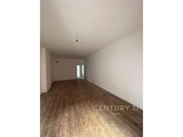 Tirane, jepet me qera apartament 2+1+BLK 105 m² 500 Euro (Kompleksi Arlis, Rruga e Dibrës)