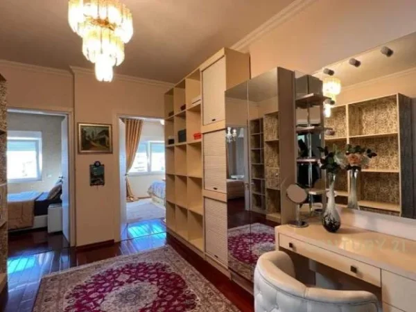 Tirane, jepet me qera apartament 2+1+A+BLK Kati 8, 140 m² 1.500 Euro (ish Blloku)