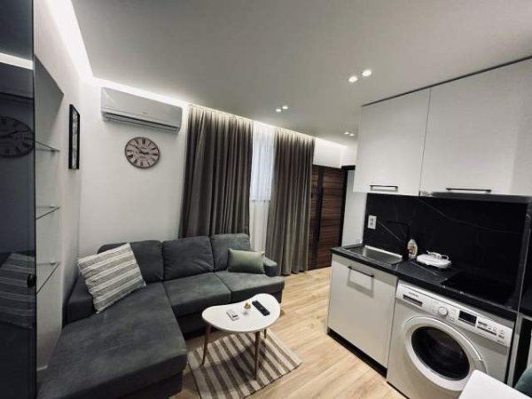 Tirane, shes apartament 1+1 Kati 3, 108 m² 250.000 Euro (Rruga e Durresit)