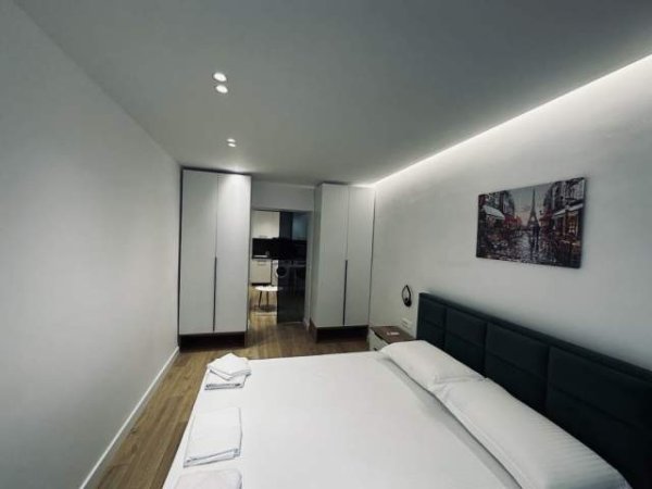 Tirane, shes apartament 1+1 Kati 3, 108 m² 250.000 Euro (Rruga e Durresit)