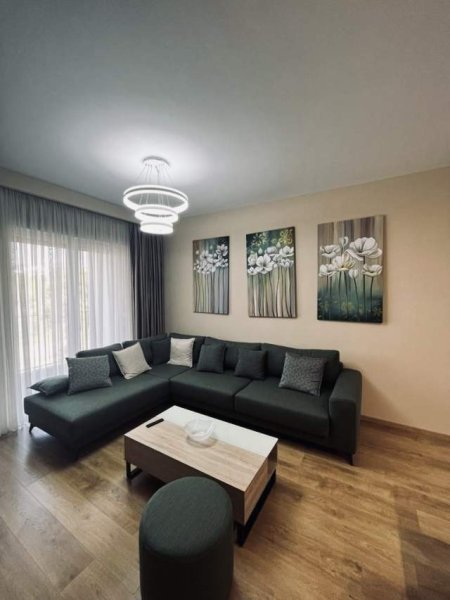 Tirane, shes apartament 2+1 Kati 3, 110 m² 1.200 Euro (Liqeni i thate)