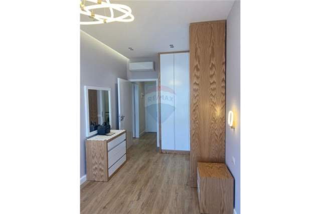 Tirane, jepet me qera apartament 1+1 Kati 9, 77 m² 550 Euro (Kontakt)