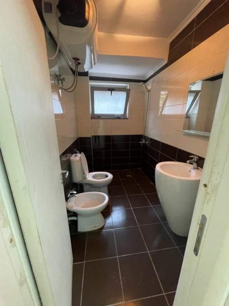 Tirane, jepet me qera apartament 2+1 Kati 0, 650 Euro (MINE PEZA)