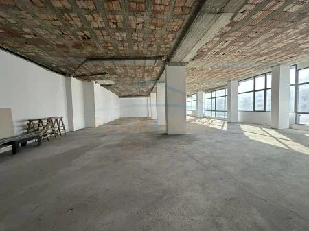 Tirane, shitet ambjent biznesi Kati 1, 358 m² 700.000 Euro (UNAZA E RE)