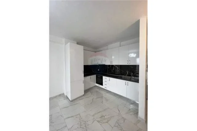 Tirane, jepet me qera apartament 1+1 79 m² 350 Euro