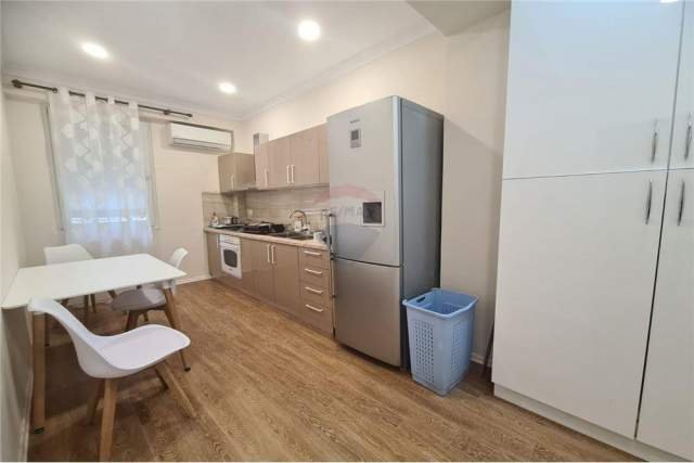 Tirane, jepet me qera apartament 1+1 Kati 2, 72 m² 550 Euro (Myslym Shyri)