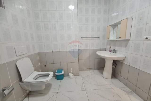 Tirane, jepet me qera apartament Kati 2, 72 m² 450 Euro (Rruga Him Kolli)