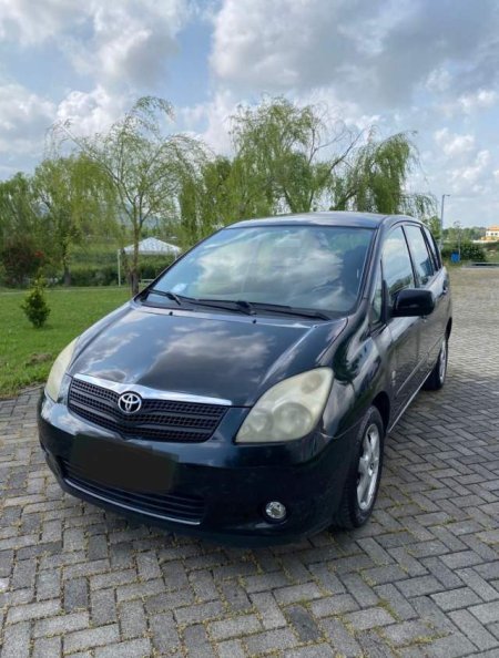 Tirane, shes makine Toyota Corrola Verso Viti 2003, 2.800 Euro