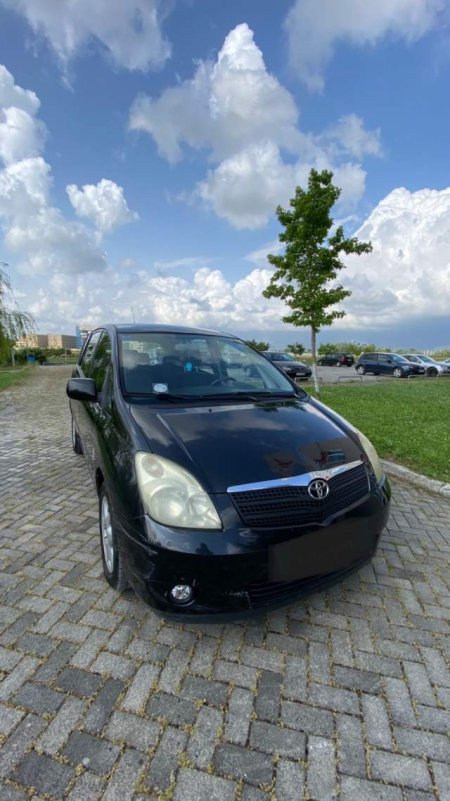 Tirane, shes makine Toyota Corrola Verso Viti 2003, 2.800 Euro