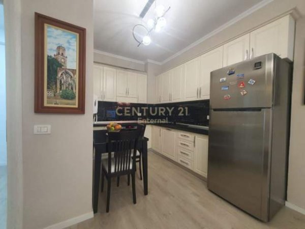 Tirane, jepet me qera apartament 2+1+BLK Kati 1, 106 m² 600 Euro (Liqeni i Thate)
