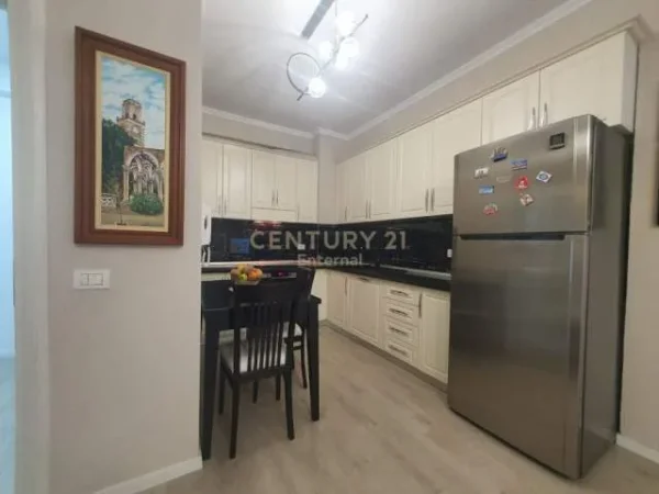 Tirane, jepet me qera apartament 2+1+BLK Kati 1, 106 m² 600 Euro (Liqeni i Thate)