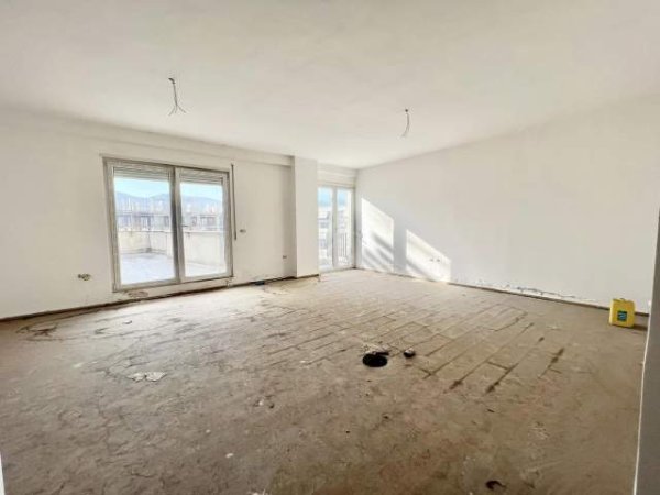 Tirane, ofert apartament 1+1+A 76 m² 220.000 Euro (Komuna e Parisit)