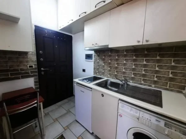 Tirane, jepet me qera garsonier Kati 2, 40 m² 350 Euro (5 Maji)