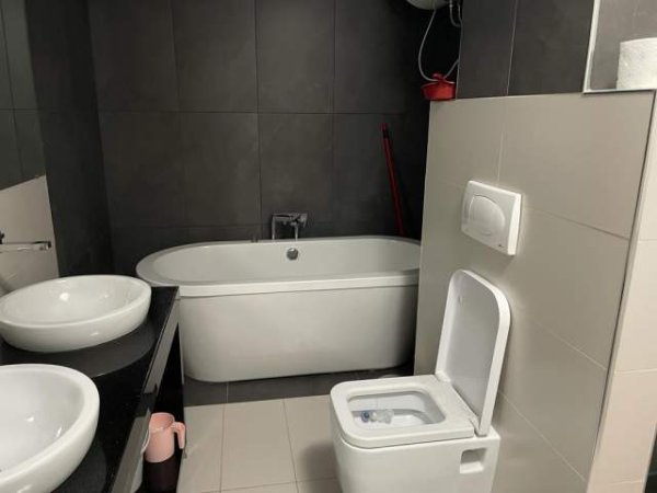 Tirane, jepet me qera apartament 2+1+BLK Kati 5, 160 m² 750 Euro (selvia)