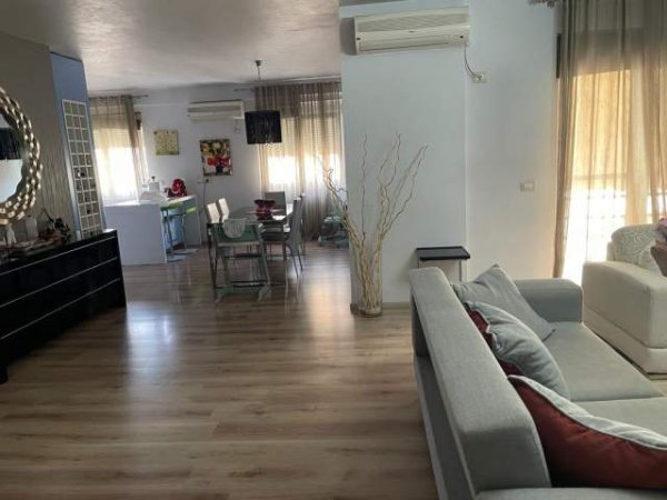 Tirane, jepet me qera apartament 2+1+BLK Kati 5, 160 m² 750 Euro (selvia)
