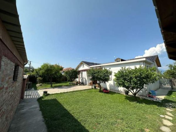 Tirane, shes Vile 2+1+A Kati 0, 600 m² 180.000 Euro (autostrada e rinasit)