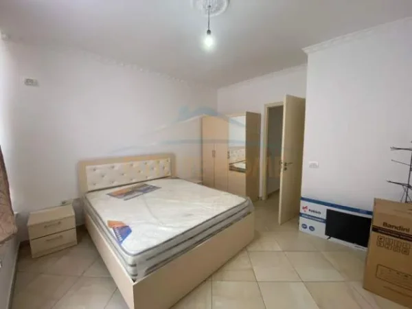 Tirane, jepet me qera apartament 2+1+BLK Kati 1, 90 m² 400 Euro (Teodor Keko)
