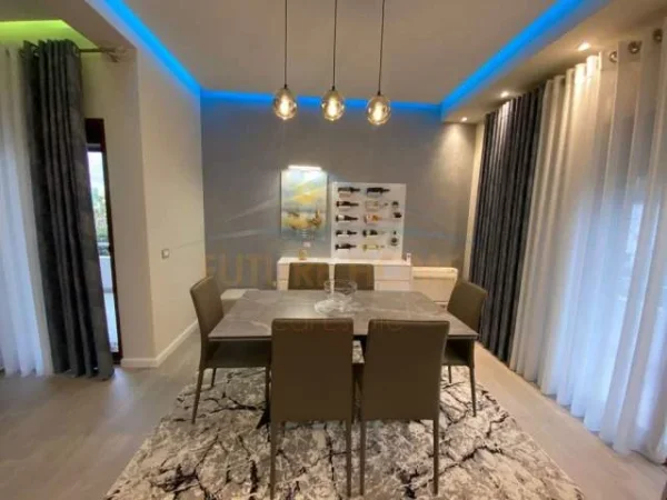 Tirane, jap me qera apartament 3+1 Kati 1, 150 m² 800 Euro