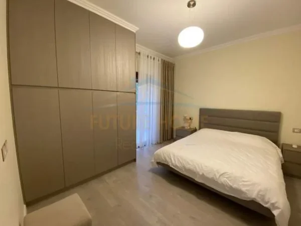 Tirane, jap me qera apartament 3+1 Kati 1, 150 m² 800 Euro