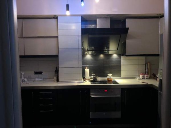 Tirane, jepet me qera apartament 3+1+A+BLK Kati 3, 146 m² 900 Euro (Tek Gjimnazi Ismail Qemali)