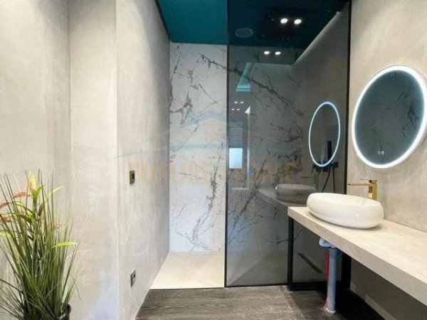 Tirane, jepet me qera apartament 2+1 Kati 1, 125 m² 1.800 Euro (Komuna e Parisit)