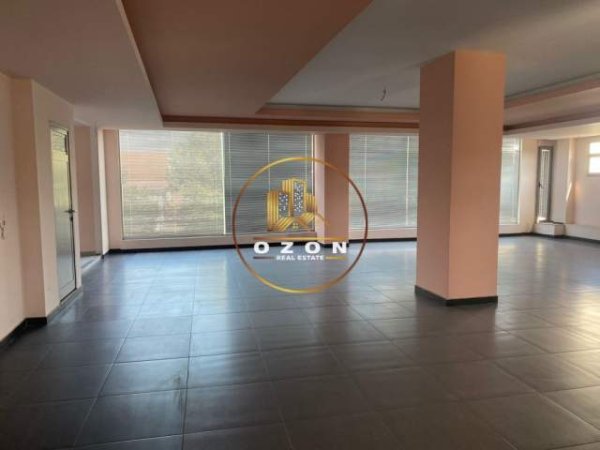 Tirane, jepet me qera ambjent biznesi Kati 2, 240 m² 2.000 Euro (Siri Kodra)