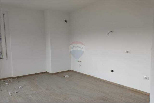 Tirane, shitet apartament 1+1+BLK Kati 5, 76 m² 106.500  (Don bosko)