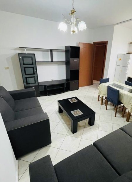 Tirane, shes apartament 1+1 Kati 4, 65 m² 400 Euro (Dritan Hoxha)