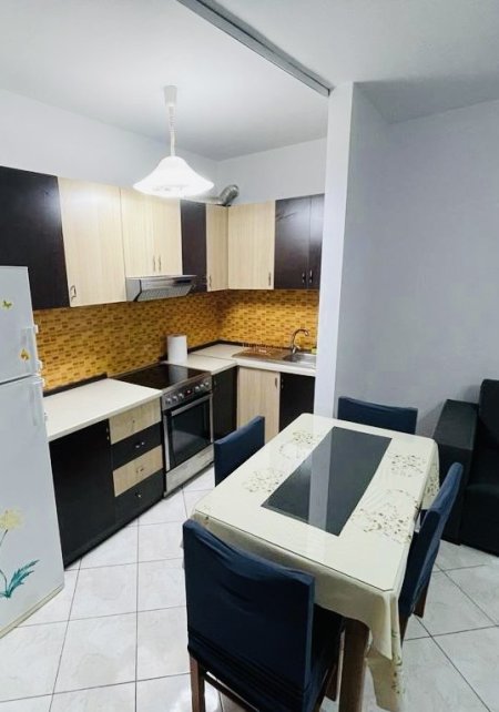Tirane, shes apartament 1+1 Kati 4, 65 m² 400 Euro (Dritan Hoxha)