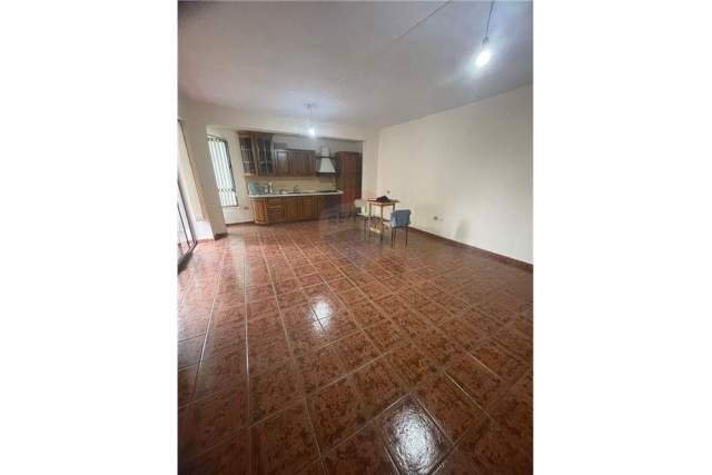 Tirane, jepet me qera zyre Kati 2, 131 m² 950 Euro (Rruga Perlat Rexhepi)