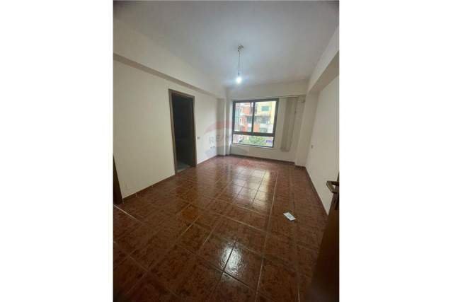 Tirane, jepet me qera zyre Kati 2, 131 m² 950 Euro (Rruga Perlat Rexhepi)