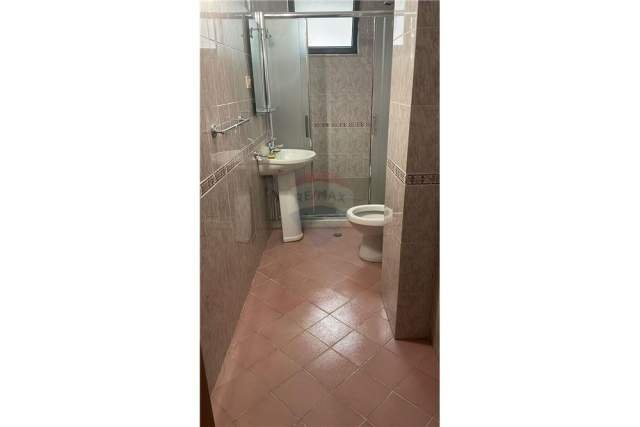 Tirane, jepet me qera zyre Kati 2, 131 m² 950 Euro (Rruga Perlat Rexhepi)