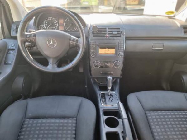 Tirane, shitet makine Mercedes-Benz A 180 Viti 2010, 4.300 Euro