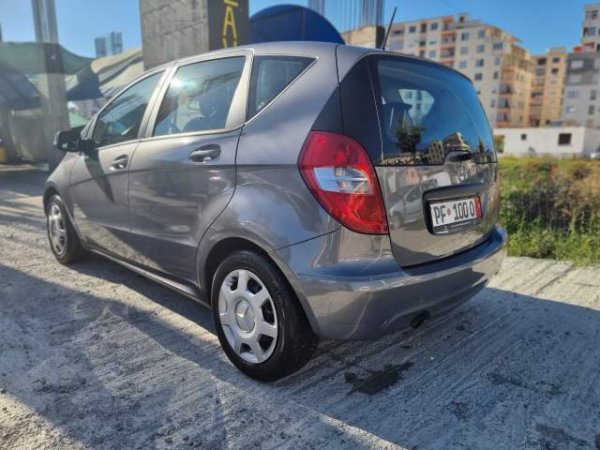 Tirane, shitet makine Mercedes-Benz A 180 Viti 2010, 4.300 Euro