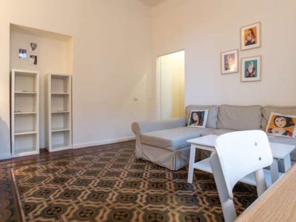 Tirane, shes apartament 2+1 Kati 1, 77 m² 72.000 Euro (kafja e rremes)