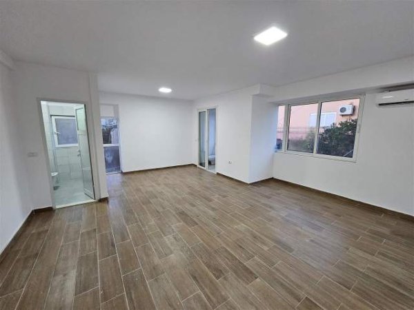 Tirane, jepet me qera zyre Kati 1, 60 m² 450 Euro (21 dhjetori)
