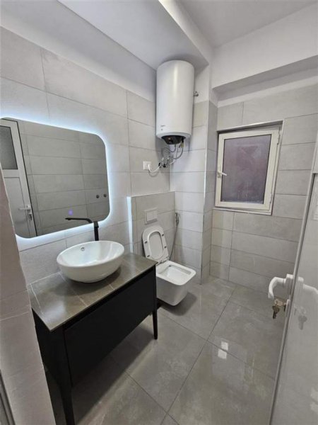 Tirane, jepet me qera zyre Kati 1, 60 m² 450 Euro (21 dhjetori)