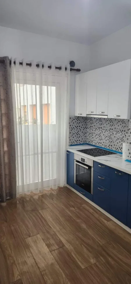 Tirane, jepet me qera garsonier Kati 2, 35 m² 350 Euro (Ali Demi)