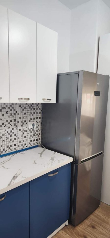 Tirane, jepet me qera garsonier Kati 2, 35 m² 350 Euro (Ali Demi)