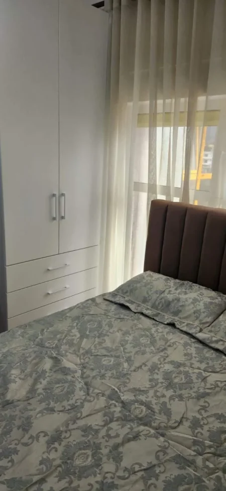 Tirane, jepet me qera  (Ali Demi)