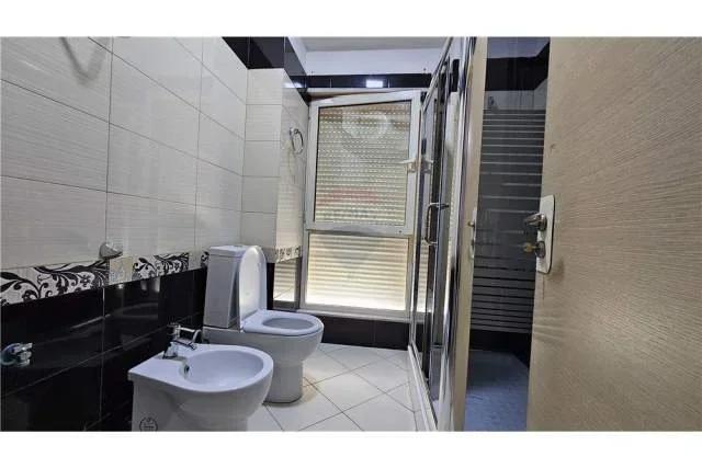 Tirane, jepet me qera apartament 2+1+BLK Kati 2, 90 m² 35.000 Leke (idriz dollaku)