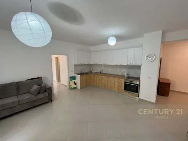 Tirane, jepet me qera 400 Euro