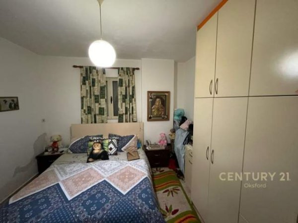 Ofrojme per shitje apartament ne zonen e Don Boskos. Apartamenti eshte 1+1 i konvertuar ne 2+1.