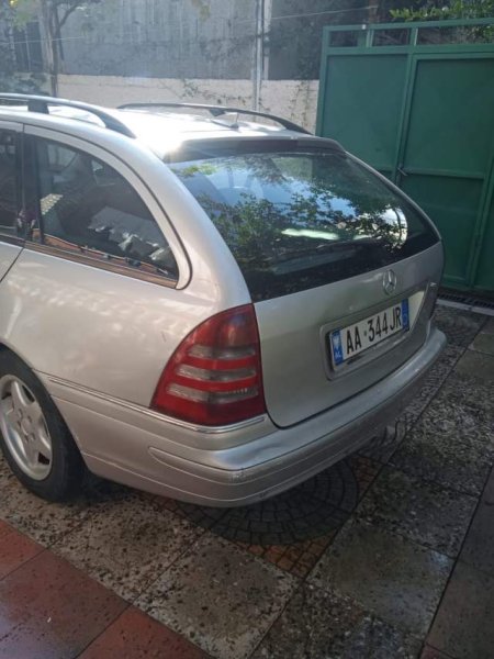 Tirane, shitet makine karavan Mercedes-Benz C class Viti 2004, Euro