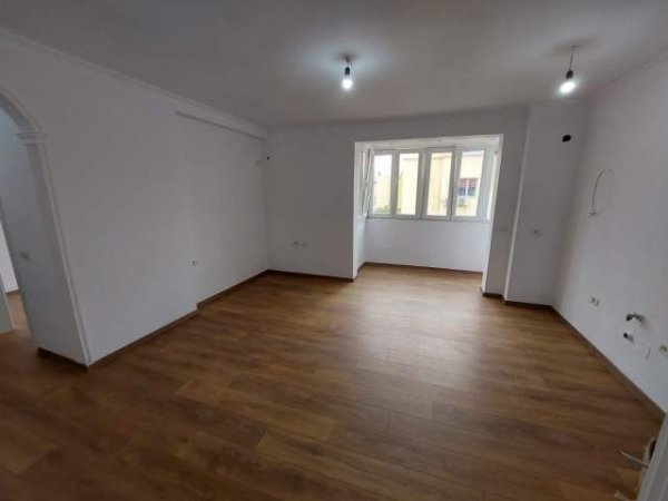 Tirane, shes apartament 2+1+BLK Kati 7, 83 m² 125.000 Euro (fusha aviacionit)