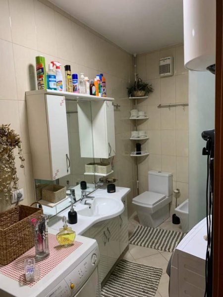 Tirane, jepet me qera apartament 2+1 Kati 4, 85 m² 700 Euro (Stadiuimi Arena)
